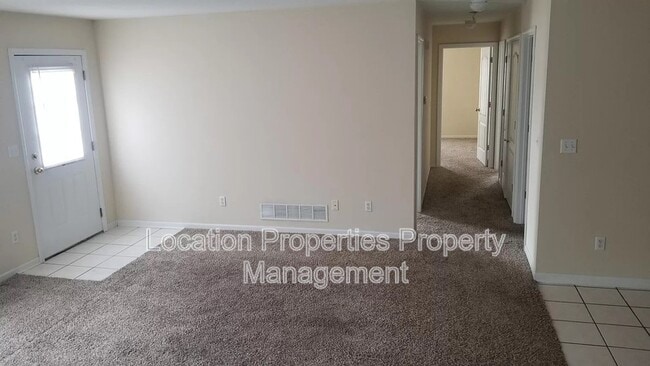 Photo - 315 Creekside Ct