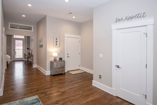 333 E 8th St Unit SI ID1624837P