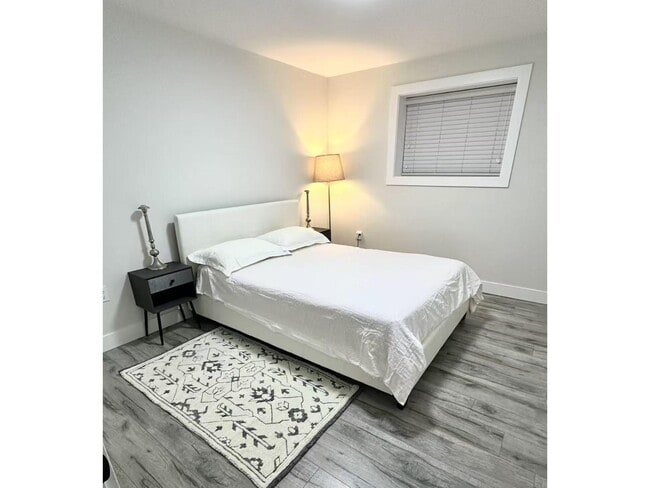 Photo - 2575-2166 166 St