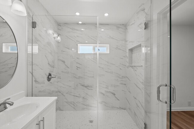 Baño principal - 3820 Orangedale Ave Unidad Single House