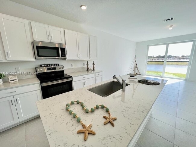 Photo - 212 SE Woodbark St