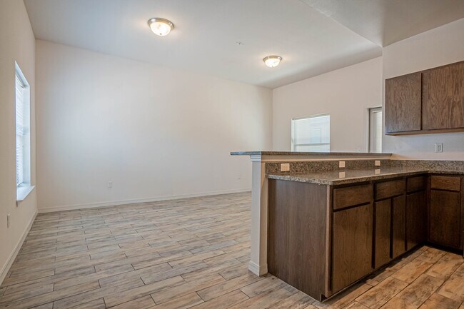 The Townhomes at 1400 N. Kansas at River