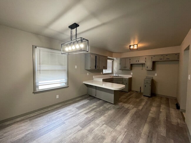 Building Photo - 5631-35 W Silver Spring Dr Unit 5631 W Silver Spring Dr