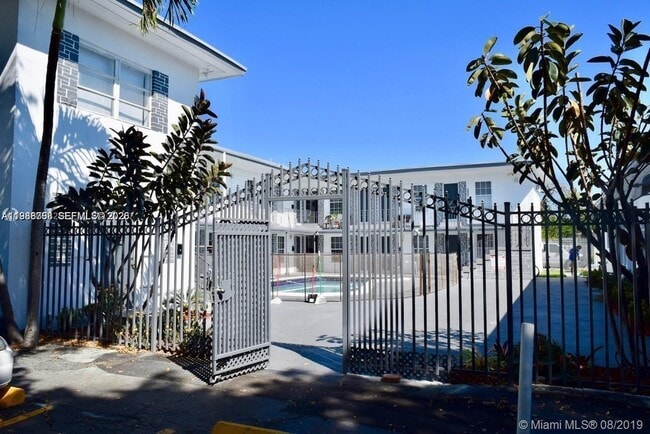 Photo - 1843 Dewey St Unidad 115