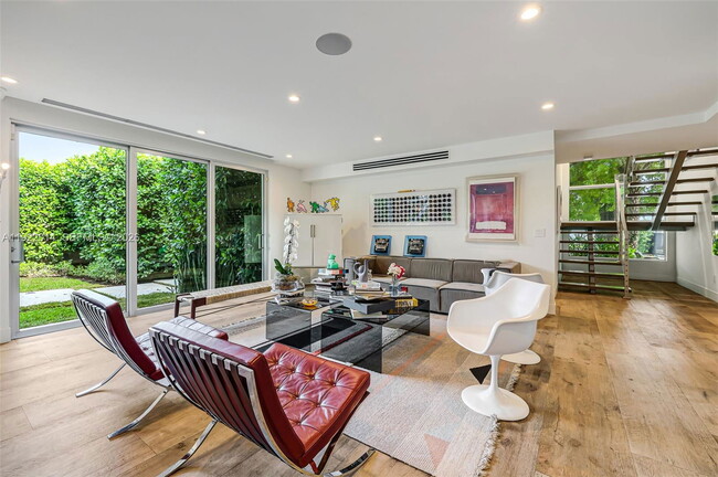 Building Photo - 79 Shore Dr W