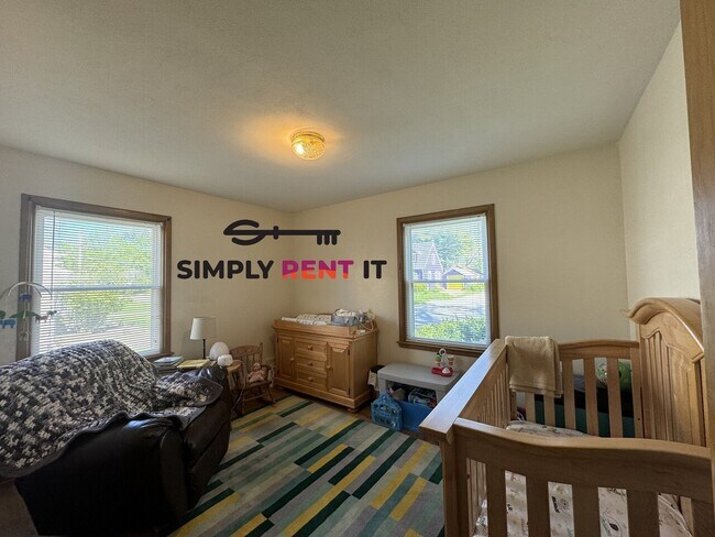 Photo - 3 Bedroom Downtown, Ames with Hardwood Floors