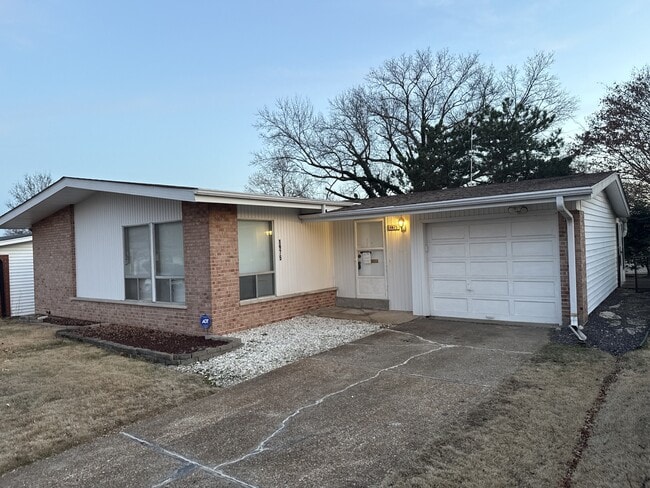 Photo - 1475 Hollywood Ln