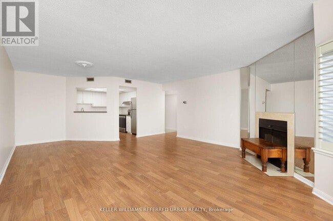 Photo - 255 The Donway W Unité 522