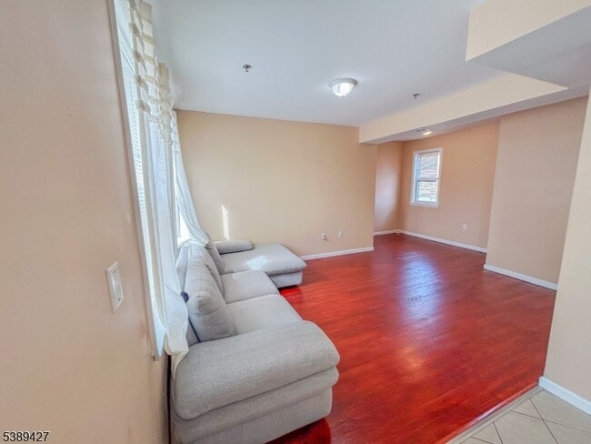 Photo - 329 Broad St