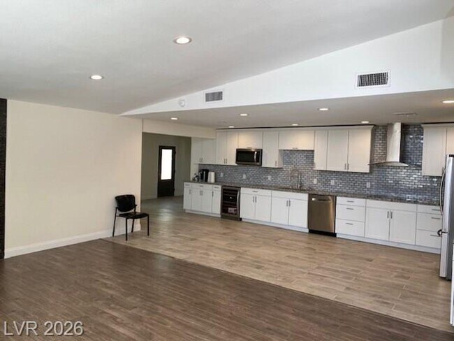 Photo - 2047 Westwind Rd