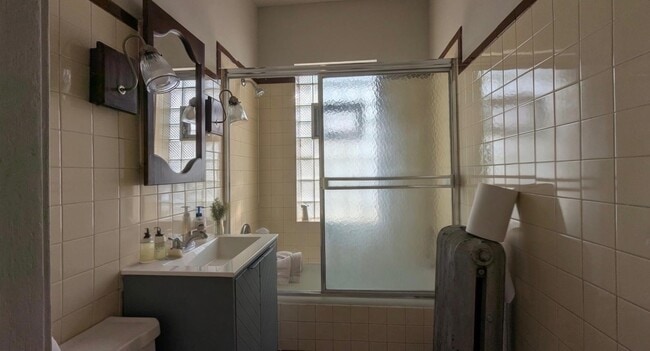 Photo - 2015 N LeClaire Ave Unit 1