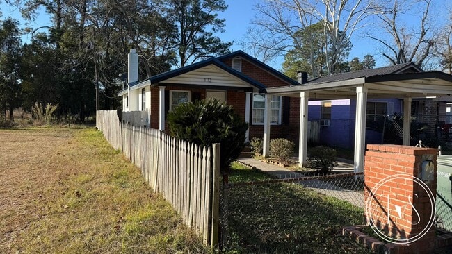 Photo - 1113 Cornwall St