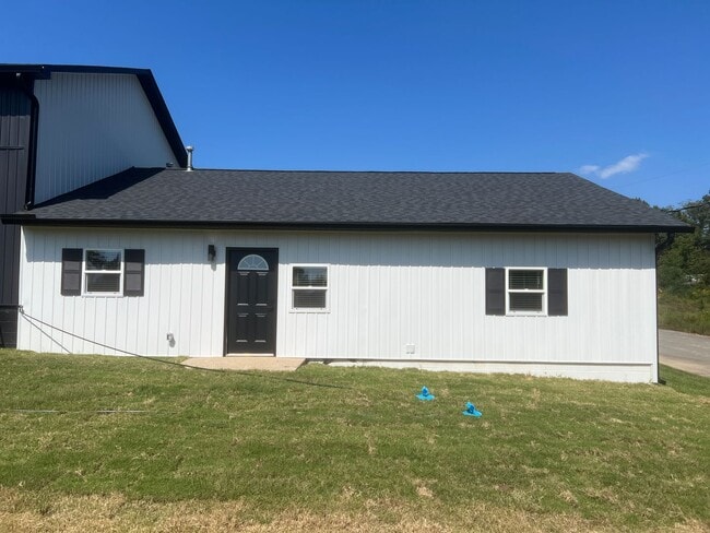 Building Photo - 2162 Airport Rd Unit C