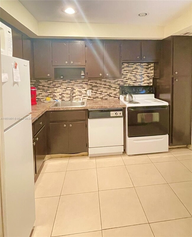 Building Photo - 2801 N Palm Aire Dr Unit 404 Rental