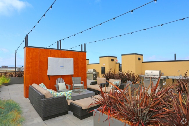 Photo - Aquatic Fourth Street