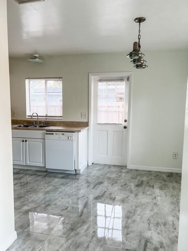 Photo - 1300 Bennett Rd