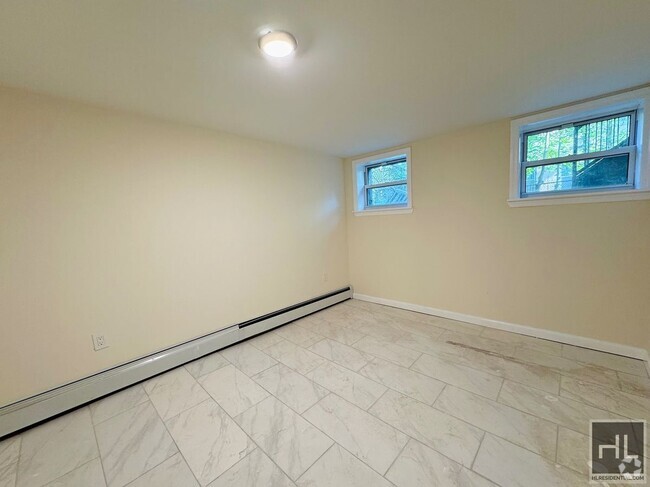 Building Photo - BEVERLEY ROAD Rental