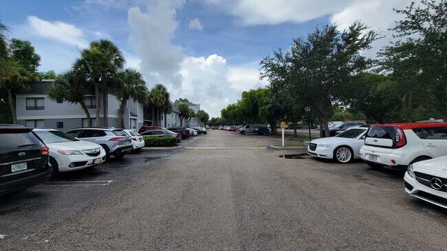 Photo - West Palm Beach 1 bedroom 1.5 bath Apartment. Unit 206