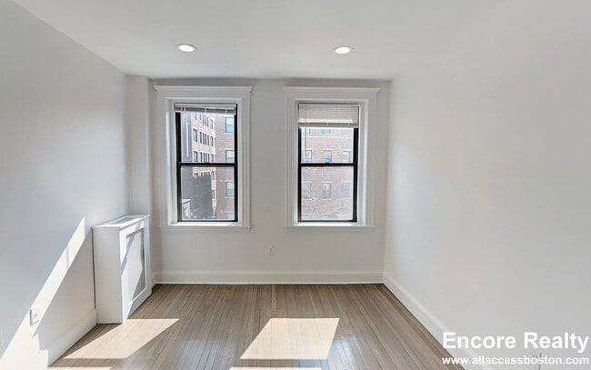 Photo - 19 Peterborough St Unit 14