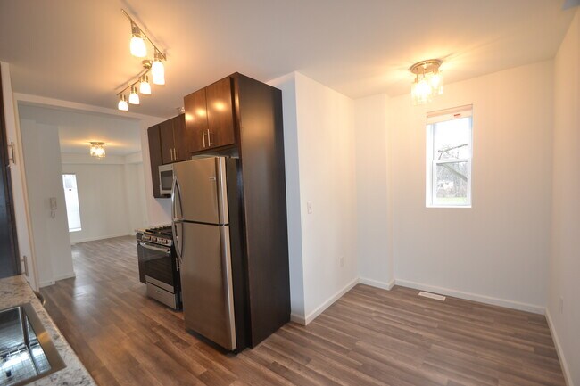 Photo - 204 Brown St