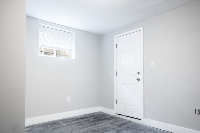 Photo - 2348 Moore St