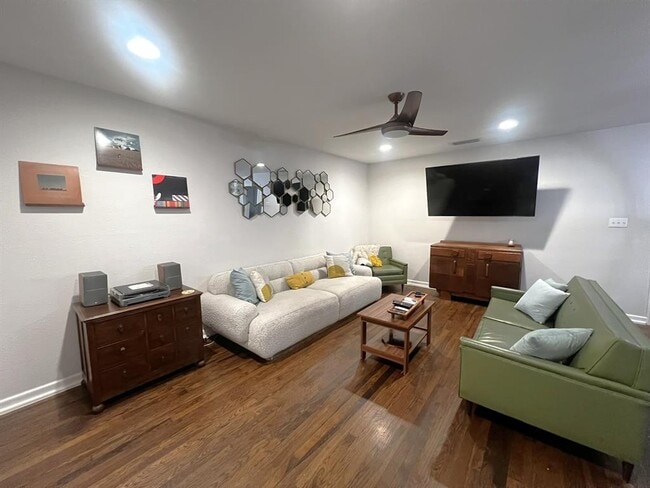 1311 Aggie Ln