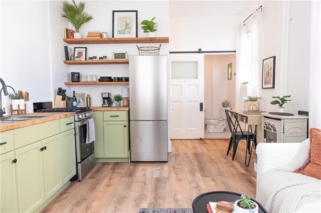 Building Photo - 34 Farewell St Unit 2