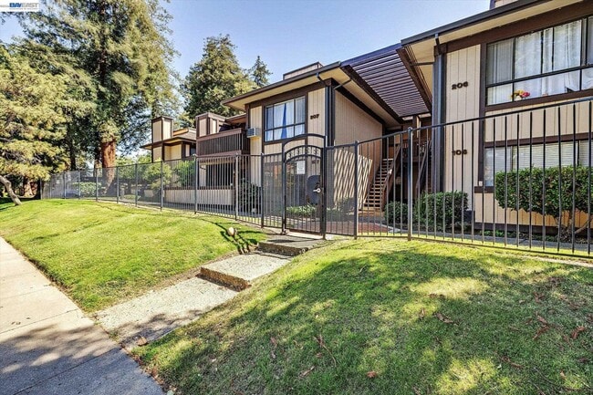 Photo - 39139 Argonaut Way Unit 107