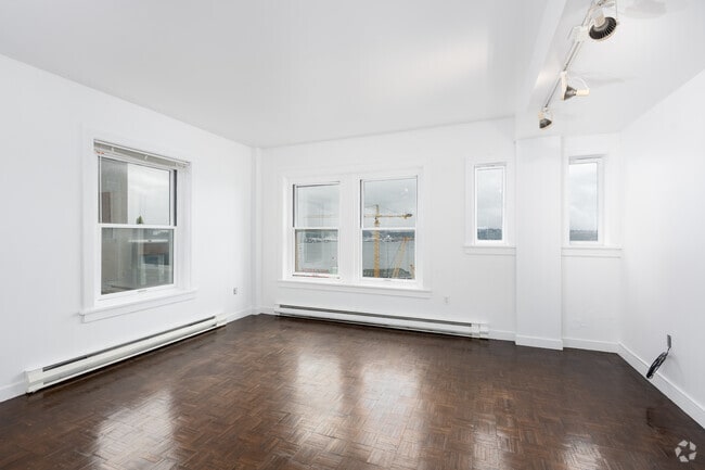 2BD, 1BA - 955SF