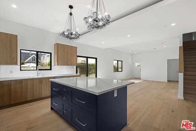 Photo - 824 N Orange Grove Ave