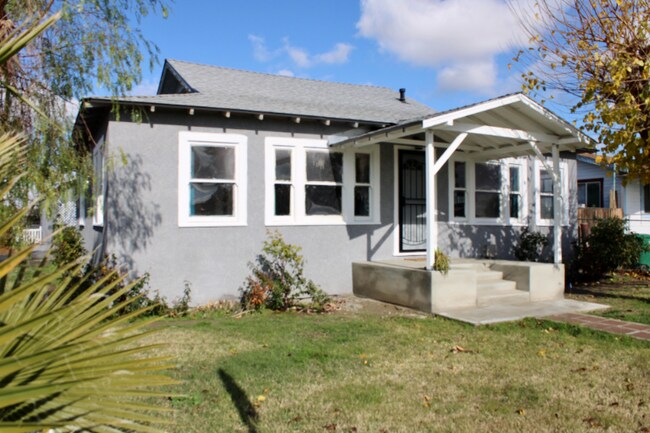 Photo - 301 E Madera St House