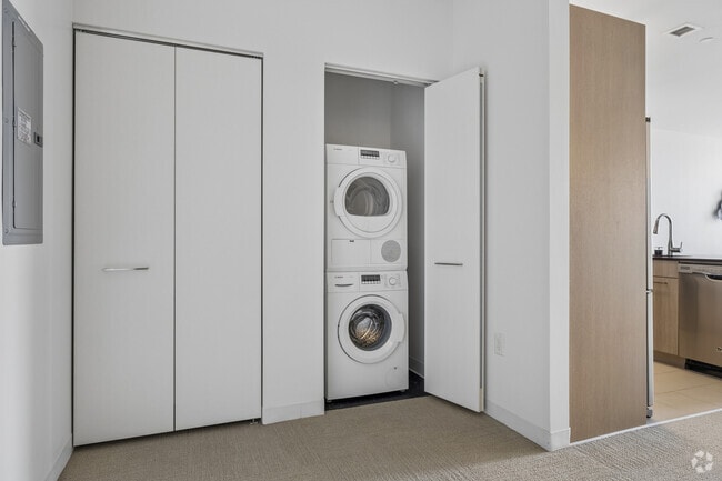 1BR, 1BA - 785SF - Laundry