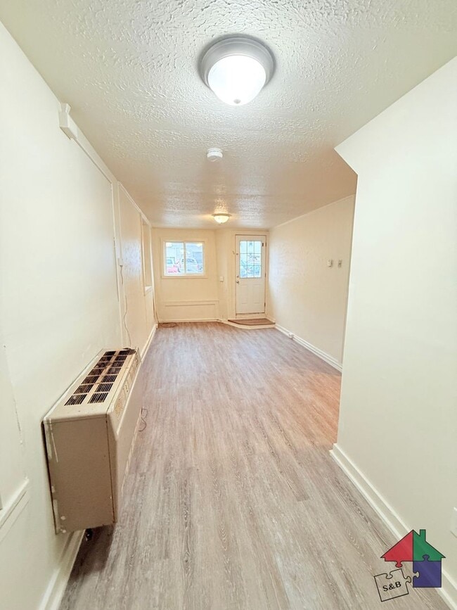 94 Malletts Bay Ave Unit 3C