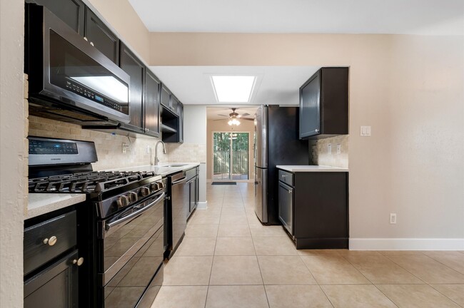 Building Photo - 30 Willowwood Cir Rental