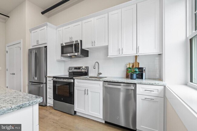 Photo - 30 W Broad St Unit SUITE 2