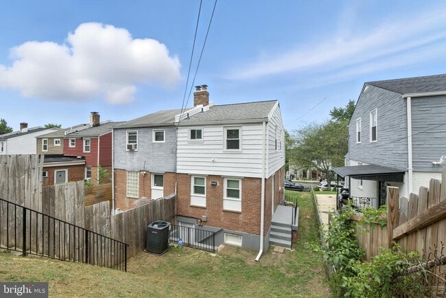 Photo - 5083 Just St NE