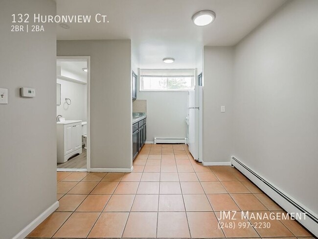 Photo - 132 Huronview Ct