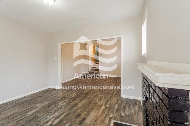 608 Jerry Coleman St