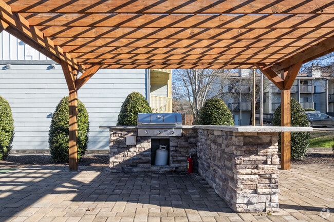 Grilling Area - Arbors at Signal Mountain