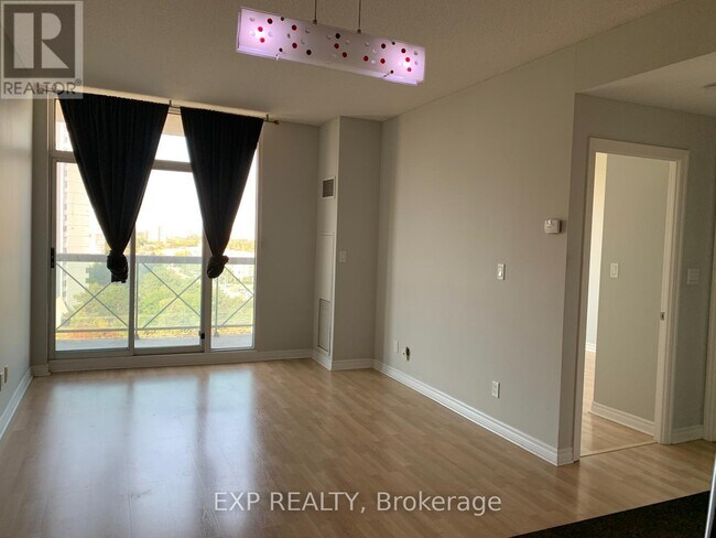 Photo - 1359 Rathburn Rd E Unit 904