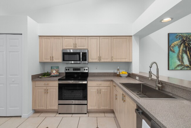 Photo - 1672 Royal Cir