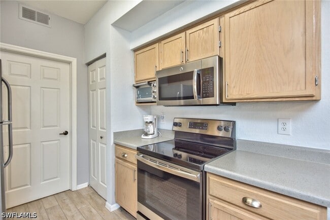Building Photo - 4610 St Croix Ln Unit 1016