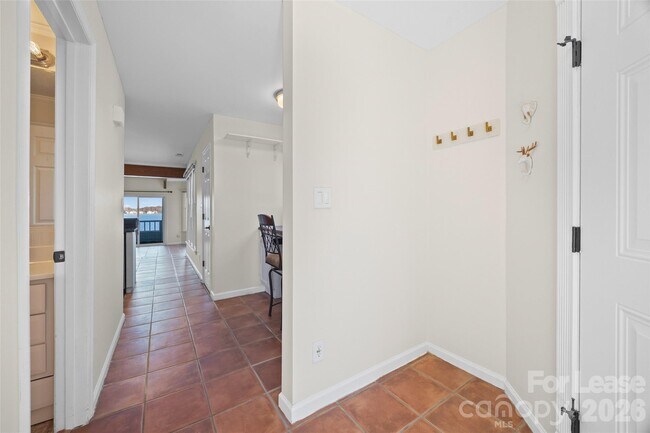 Photo - 372 Northwest Dr