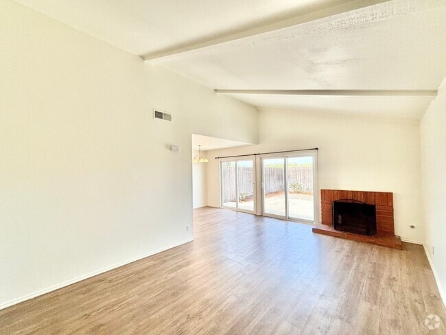 Building Photo - Oxnard | Welcome to the Pearl of Oxnard Du... Rental