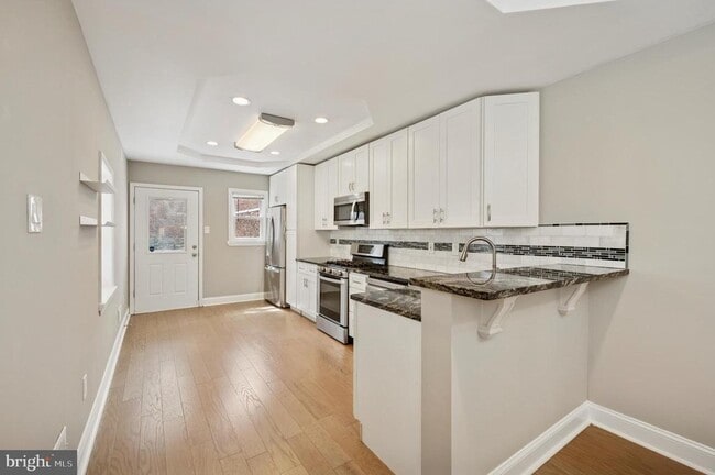 Photo - 2354 Duncan St