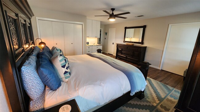 Photo - 2055 Island View