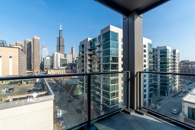 Photo - 823 W Madison St Unidad 519