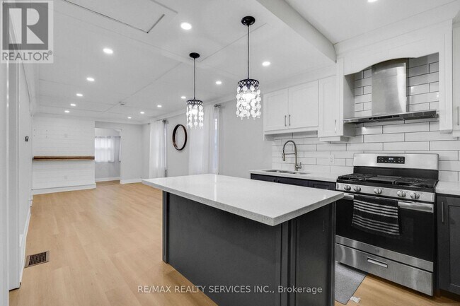 Photo - 171 Britannia Ave