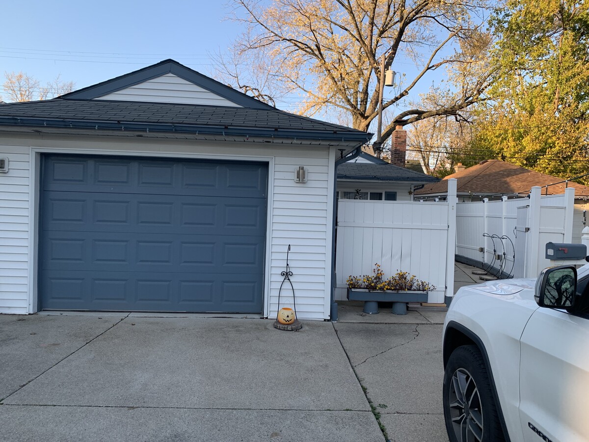 Photo - 102 Nakota St