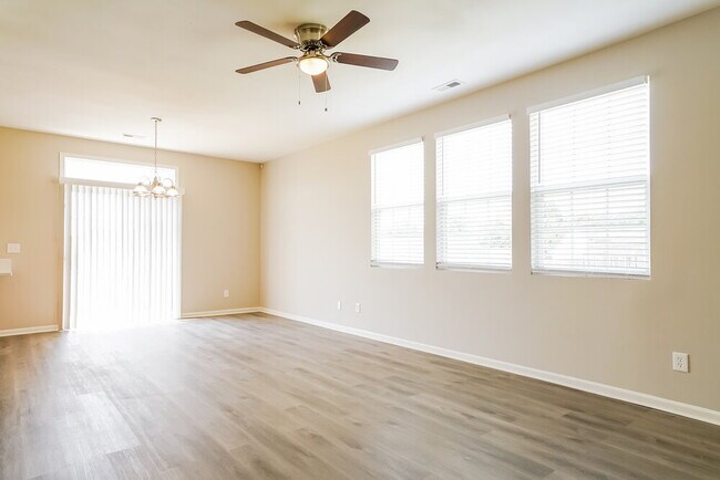 Photo - 5200 Tant Cir